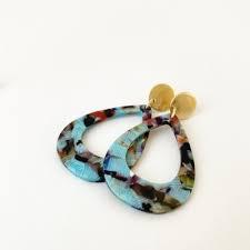 Vente en gros de boucles d'oreilles en résine nouvelles canettes de cola bouteille de vin boucles d'oreilles amusantes pour femmes et utilisation en cadeau avec produit en vente - Product Image 6