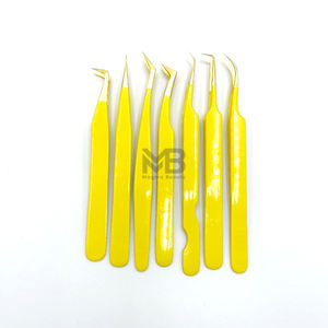 Pinzas de extensión de pestañas de 10mm de longitud antimagnéticas con puntas doradas recubiertas de Color amarillo, agarre liso japonés de acero inoxidable personalizado - Product Image 4