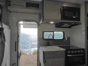 รถบ้านหรูหรา 2024 Coach Men Cross Trail 23XG สีดำ/เทา/น้ำเงินเข้ม สำหรับ 4-6 คน มาตรฐานยูโร 5 ขนาด 2.35 เมตร - Product Image 2