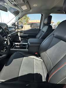 Pick-up lourd d'occasion 2024 F250 Lariat Tremor 4x4 - Product Image 4