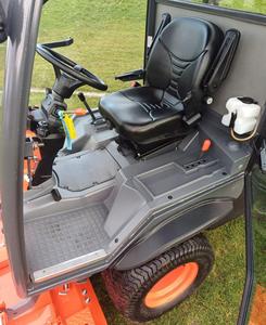 Tracteur tondeuse diesel commercial Kubota F2890 F3690 haut de gamme 4x4 avec cabine et plateau de coupe de 72 pouces - Product Image 2
