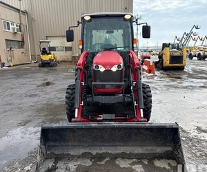 Tracteur Massey Ferguson GC17 avec chargeur frontal et arrière, transmission hydrostatique 4x4 pour l'agriculture, disponible à la vente. - Product Image 5
