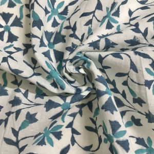 ผ้าฝ้ายพิมพ์ลายด้วยมือ ลายเถาวัลย์ดอกไม้ |   สิ่งทอสีน้ำเงินและสีเขียวของอินเดีย - Product Image 2