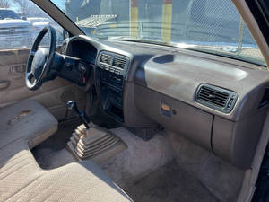 Camioneta Nis-san XE LHD Usada de 1997 - Product Image 4