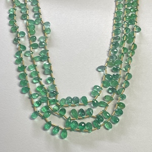 Perles de pierres précieuses en émeraude verte naturelle en forme de goutte de 4 mm et 6 mm, certifiées IGI, fabriquées à la main en Inde, création de bijoux - Product Image 1