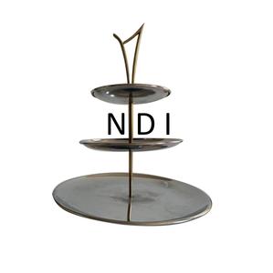 Support à gâteau à un étage au design attrayant, en métal nickelé, pour les fêtes d'anniversaire ou de Noël - Product Image 1