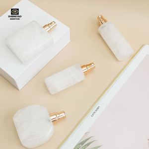 Bouteille de parfum en cristal clair avec Logo personnalisé de luxe pour femme - Product Image 4