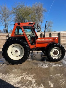 Fiat New Hollandd 100-90 4WD 1999 UK tracteur Livre de bord complet ici 40k Boîte de vitesses 2800 h Cabine super confort Pneus arrière 60% - Product Image 2