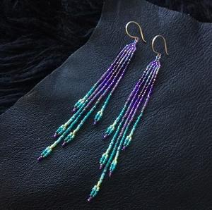 Elegantes pendientes largos hechos a mano con cuentas de semillas y borlas Elegantes pendientes largos colgantes con cuentas con diseño de arte geométrico - Product Image 3