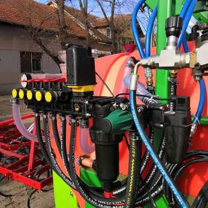 Pulverizador de Barra con Bomba Montada en 3 Puntos, Tanque de 600L, Accionamiento por Toma de Fuerza, para Tractor de 50-100HP, Maquinaria Agrícola, Fácil Operación, 1 Año de Garantía - Product Image 5