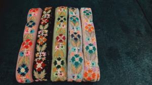 Tissu de dentelle brodée florale colorée vibrante et détaillée Motifs complexes écologiques pour chaussures haut de gamme et utilisation à la mode - Product Image 5