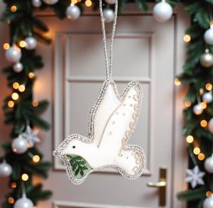 Adorno Textil Bordado a Mano con Diseño de Aves, Estilo Zari, Hecho en India, para Decoración Festiva, Regalos y Exportación - Product Image 1