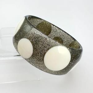 Bracelet en acrylique, bijoux, couleur pleine, design personnalisé, unique, élégant, écologique, petit bracelet de mariage - Product Image 5