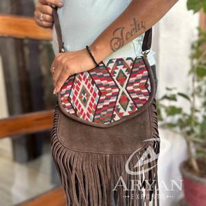 Nueva gran oferta Jacquard hecho a mano gamuza flecos cuero Sling Bag multiuso nuevo diseño Vintage bandolera precio barato producto a granel - Product Image 1