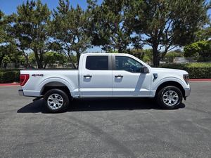 F-150 XLT SuperCrew Automatique AWD 2023 d'occasion, conduite à gauche, intérieur foncé, régulateur de vitesse adaptatif, sièges en tissu R18, phares à LED - Product Image 2