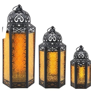 Ensemble de lanternes métalliques sur pied, trois pièces, sur mesure, pour la décoration de la maison, des hôtels, des restaurants, des mariages, des bureaux, fabriqué en Inde. - Product Image 1