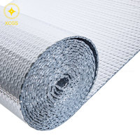 Feuille réfléchissante double couche supérieure pour usage industriel Noyau à bulles de 10mm Feuille carrée moderne Matériau d'isolation thermique pour
