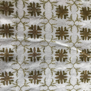 Tela de Algodón Estampada a Mano con Motivos Florales Marrón Oliva y Enrejado Geométrico Suave - Product Image 1