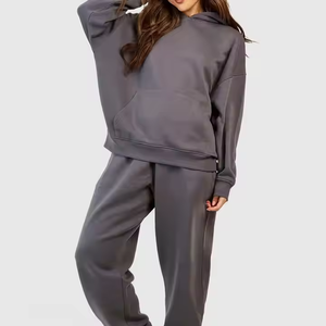 Chándales Personalizados de Invierno con Capucha, Bordados, Casuales, Ligeros, de Punto, 400gsm, para Hombre y Mujer - Product Image 1