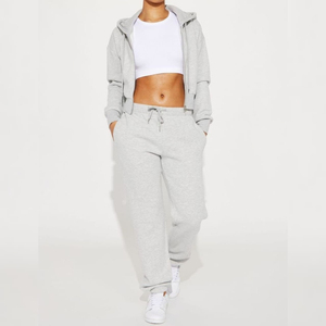 ชุดกีฬาผ้าฝ้ายโพลีเอสเตอร์ 100% ขายส่ง ชุดวอร์มแบบกำหนดเองสำหรับผู้หญิง เสื้อฮู้ดดี้โอเวอร์ไซส์และกางเกงขายาวทรงหลวม - Product Image 3