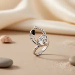 แหวนเงินแท้ 925 ประดับออนิกซ์และเพชร สำหรับผู้หญิง ดีไซน์โดดเด่น - Product Image 3
