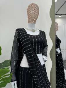 Signature Prêt à Porter Spandex Lehenga Saree Curated Vêtements Ethniques Contemporains pour les Boutiques Haut de Gamme en Gros et Pas Cher - Product Image 4