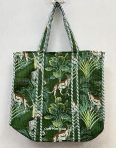 Sac fourre-tout matelassé à fleurs personnalisé pour femmes Rangement de toilette de voyage à la mode pour les promotions - Product Image 1