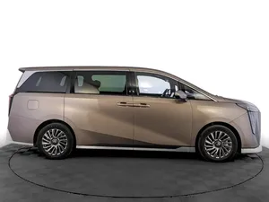 2024 M8 AWD Coche de bajo kilometraje con transmisión automática, volante a la izquierda, gasolina/eléctrico, en buen estado - Product Image 2