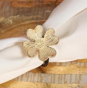 Rond de serviette décoratif en forme de fleur en métal pour décoration de table d'hôtel de fête de mariage boucle de serviette à faible coût - Product Image 4