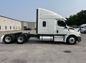 Camión Semirremolque Freightliner Cascadia 125 Sleeper 2018 en Excelentes Condiciones - Dormitorio Integral de 71 Pulgadas, 475 HP, Transmisión Manual de 10 Velocidades, Envío a Todo el Mundo - Product Image 4