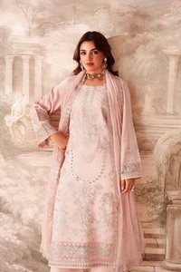 Vêtements d'hiver Shalwar kameez pour femmes en soie de très haute qualité avec de très belles broderies - Product Image 4