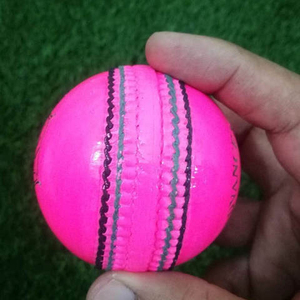 Pelota de Cricket de Goma de Doble Costura con Color Personalizado para Uso Profesional, Logotipo Personalizado, Alta Calidad, Tamaño Personalizado, OEM/ODM, Exportador de Pakistán - Product Image 6