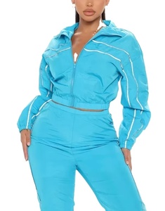 ชุดวอร์มแบบมีแถบไนลอนกันลมสำหรับผู้ชาย สไตล์วินเทจ ซิปหน้า น้ำหนักเบา ทรงโอเวอร์ไซส์  แบบเรียบง่าย  ชุดวอร์มกันลมแบบมีแถบเทป รุ่นปี 2026 - Product Image 2