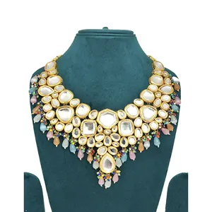 Conjunto de Joyería Fina de Lujo Maanvita Multicolor, Meenakari Kundan con Perlas, Chapado en Oro sobre Cobre, para Bodas y Regalos - Product Image 4