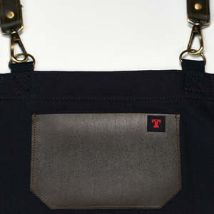 Tablier en denim noir foncé avec fonction anti-poussière - Product Image 5