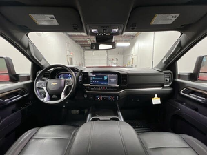 Chevrolet Silverado 3500HD LT Crew Cab 4WD 2024 d'occasion, conduite à gauche, cuir foncé, jantes R19, toit ouvrant automatique, Euro IV, feux diurnes LED, 5 portes - Product Image 6