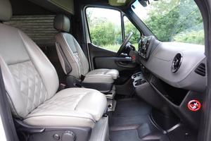 CAMIONETA DE LUJO MERCEDES-BENZ SPRINTER 2500 2021 IMPECABLE, CON VOLANTE A LA IZQUIERDA/DERECHA, MOTOR TURBODIÉSEL, LISTA PARA ENVIAR - Product Image 4