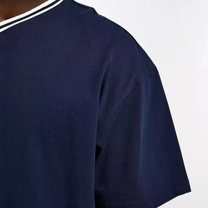 Último diseño de verano cuello rayas hombres camiseta suelta precio al por mayor logotipo personalizado hombro caído camiseta transpirable - Product Image 3