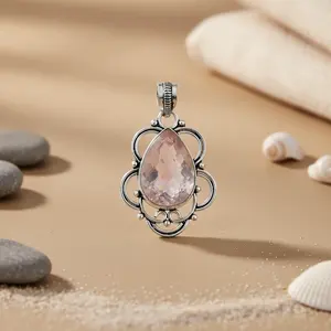 Colgante de Plata 925 Hecho a Mano para Mujer con Cuarzo Rosa, Joyería de Piedras Preciosas con Patrones de Dibujos Animados y Números, Oro Rosa Platino - Product Image 1