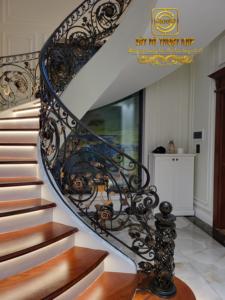 Barandilla de Escalera de Hierro Forjado de Alta Calidad KHP, Recubierta de Vinilo para Interiores, Hecha a Mano en Vietnam, Hermosa Decoración para Villas de Lujo. - Product Image 5