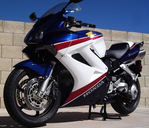 ลดราคาพิเศษ ฮอนด้า VFR800 อินเตอร์เซปเตอร์ รุ่นฉลองครบรอบ 25 ปี ปี 2007 - Product Image 3