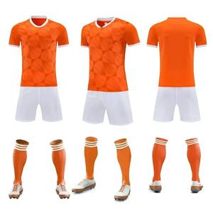 Nouvel ensemble de football 2025 à manches courtes respirant pour l'entraînement et les matchs, uniforme de sport d'été confortable pour garçons - Product Image 3