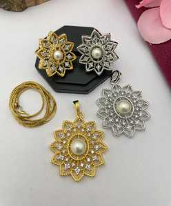 Derniers pendentifs en CZ avec chaîne pour femmes Ensembles de colliers pendentifs de différentes conceptions Parfaits pour les tenues de fête Vêtements ethniques et occidentaux - Product Image 4