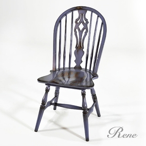 La chaise de salle à manger de la série 8227 est fabriquée en bois d'acajou vieilli de haute qualité, garantissant une robustesse et une durabilité élevées. - Product Image 1