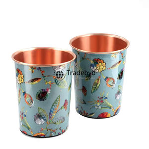 Bouteille d'eau polyvalente en cuivre par Tradebyd Modern Design pour la salle de sport, le bureau et l'utilisation active quotidienne - Product Image 4