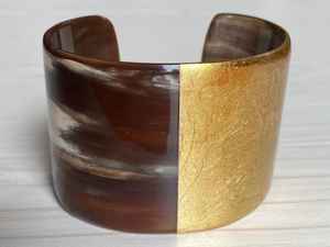 Brazalete de Cuerno de Búfalo Natural Hecho a Mano, Impermeable, de Alta Calidad, Moderno, Elegante y Sostenible, Accesorio de Moda - Product Image 2