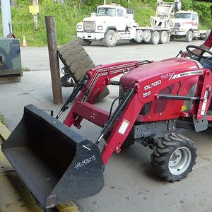 Offre Spéciale chargeur frontal de tracteur Massey Ferguson GC2400 2WD | Boîte de vitesses de la pompe | Tracteur agricole à entraînement par engrenages 20 HP | Haute sécurité - Product Image 3