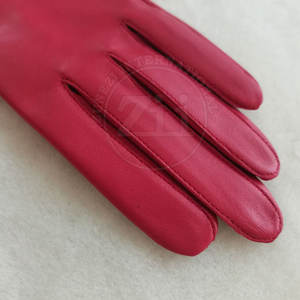 Meilleure vente Gants en cuir de mode légers Matériau durable Style uni Offre Spéciale pour l'hiver Utilisation quotidienne en plein air Voyage décontracté - Product Image 3