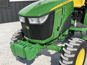 รถไถเดินตามจอห์นนี่ เดียร์ รุ่น 4052M ปี 2022 ระบบขับเคลื่อน 4 ล้อ 55 แรงม้า พร้อมปั๊มและลูกปืน - Product Image 5