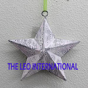 ที่แขวนตกแต่งคริสต์มาสโลหะรูปดาวสีแดงสไตล์แฟนซีงานแฮนด์เมด - Product Image 5
